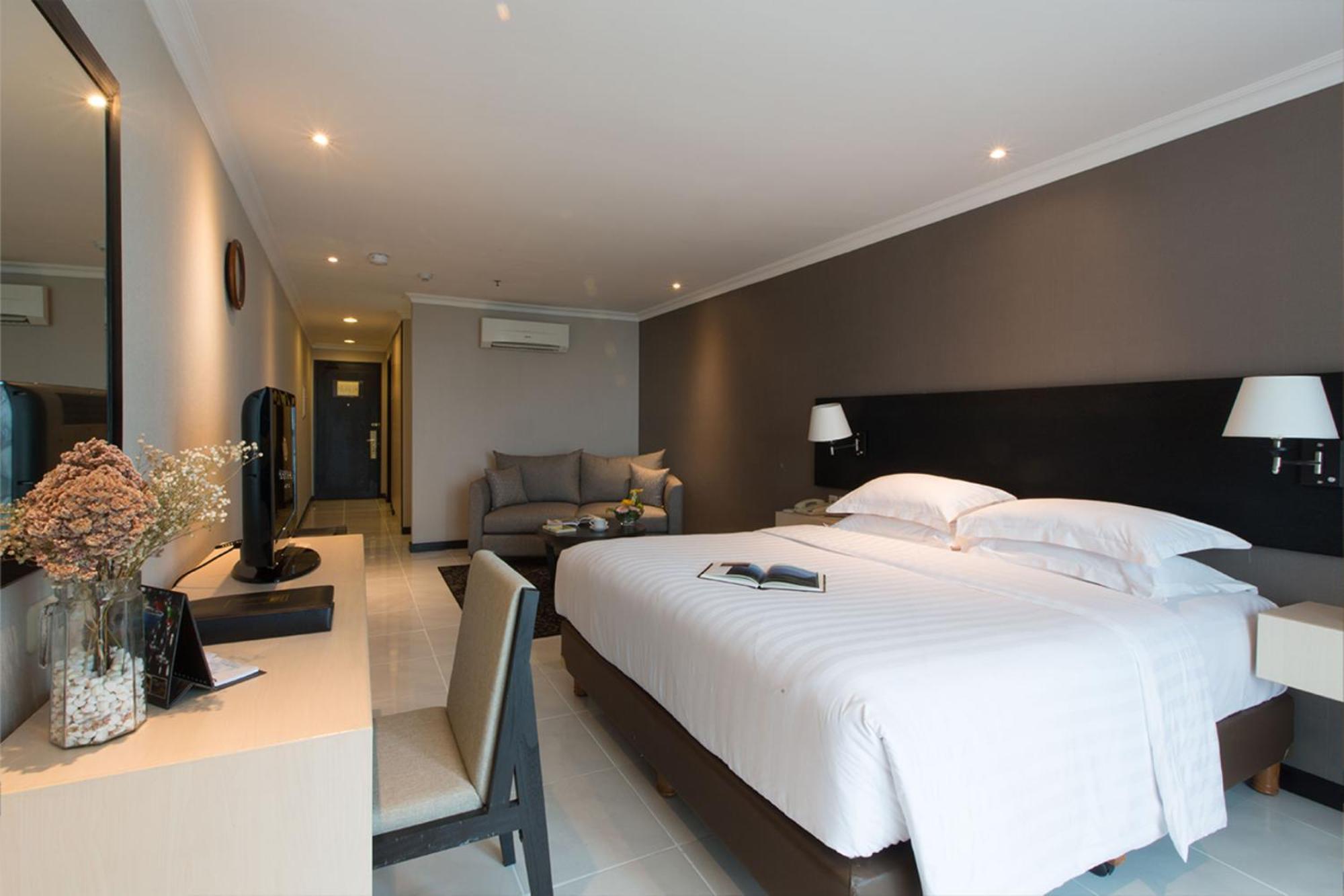 Kristal Hotel Jakarta Exterior photo